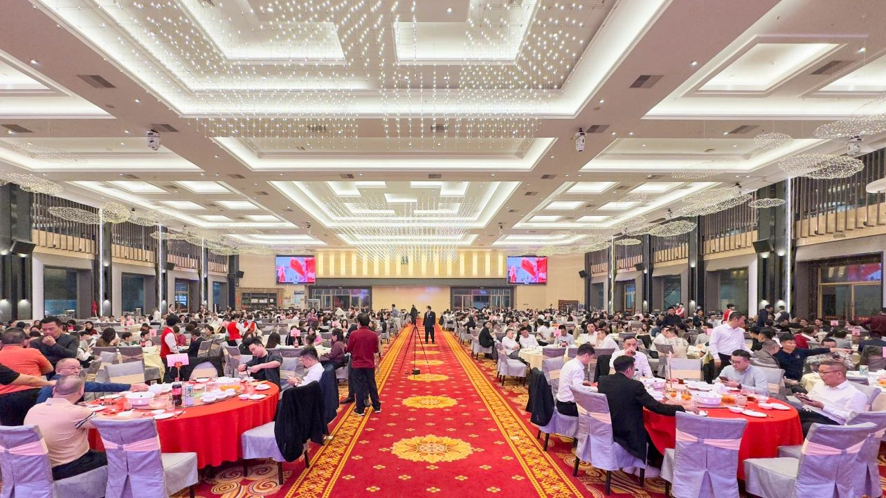 拓路前行·領(lǐng)跑未來 | 集團(tuán)2023年度總結(jié)會(huì)暨2024迎新晚會(huì)圓滿結(jié)束!(圖14) 拓路前行·領(lǐng)跑未來 | 集團(tuán)2023年度總結(jié)會(huì)暨2024迎新晚會(huì)圓滿結(jié)束!(圖14)