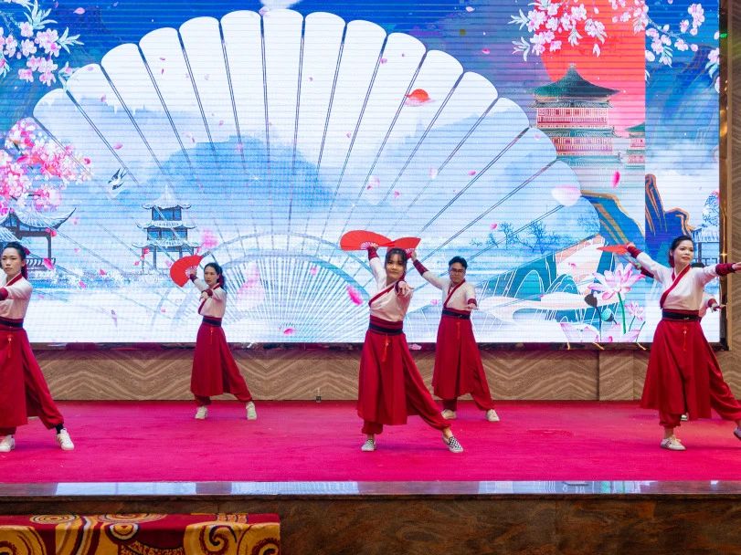 拓路前行·領(lǐng)跑未來 | 集團(tuán)2023年度總結(jié)會(huì)暨2024迎新晚會(huì)圓滿結(jié)束!(圖27) 拓路前行·領(lǐng)跑未來 | 集團(tuán)2023年度總結(jié)會(huì)暨2024迎新晚會(huì)圓滿結(jié)束!(圖27)