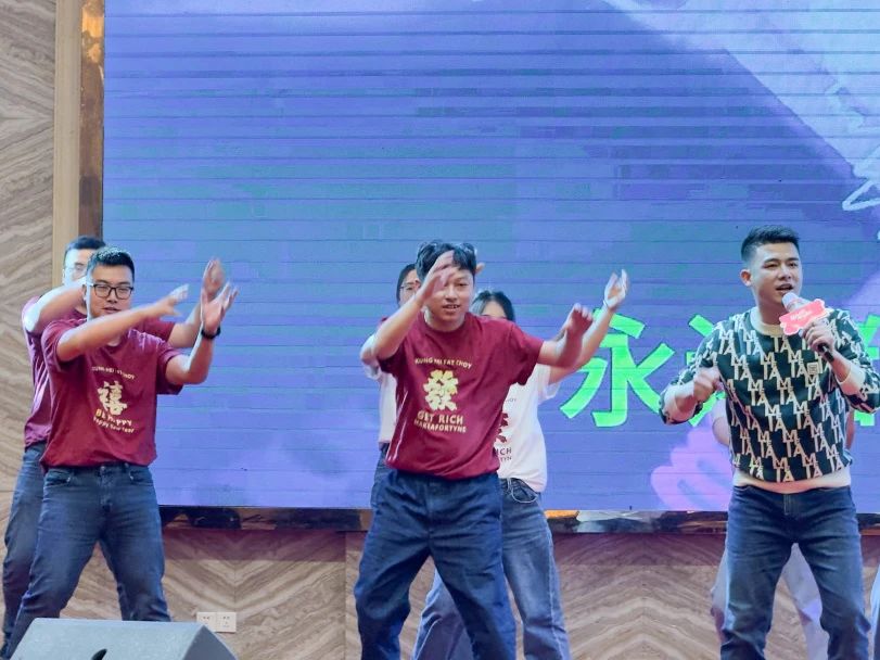 拓路前行·領(lǐng)跑未來 | 集團(tuán)2023年度總結(jié)會(huì)暨2024迎新晚會(huì)圓滿結(jié)束!(圖30) 拓路前行·領(lǐng)跑未來 | 集團(tuán)2023年度總結(jié)會(huì)暨2024迎新晚會(huì)圓滿結(jié)束!(圖30)