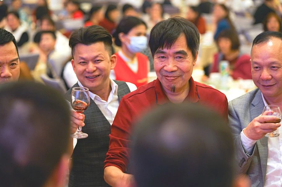 拓路前行·領(lǐng)跑未來 | 集團(tuán)2023年度總結(jié)會(huì)暨2024迎新晚會(huì)圓滿結(jié)束!(圖32) 拓路前行·領(lǐng)跑未來 | 集團(tuán)2023年度總結(jié)會(huì)暨2024迎新晚會(huì)圓滿結(jié)束!(圖32)