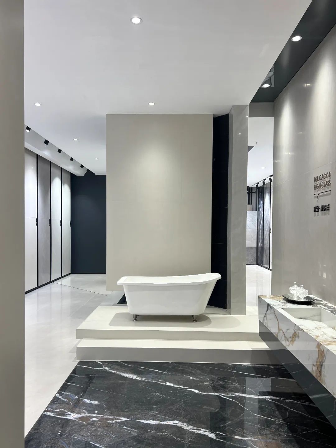 終端風采 | 強輝東陽旗艦店,現代時尚,以素色致敬生活(圖16) 終端風采 | 強輝東陽旗艦店,現代時尚,以素色致敬生活(圖16)