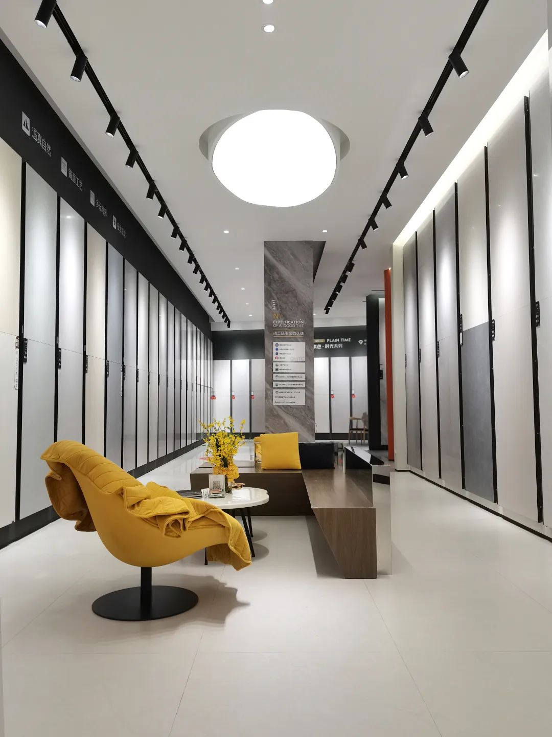 終端風(fēng)采 | 強(qiáng)輝淮南旗艦店,中性格調(diào),以藝術(shù)裝點(diǎn)設(shè)計(圖11) 終端風(fēng)采 | 強(qiáng)輝淮南旗艦店,中性格調(diào),以藝術(shù)裝點(diǎn)設(shè)計(圖11)