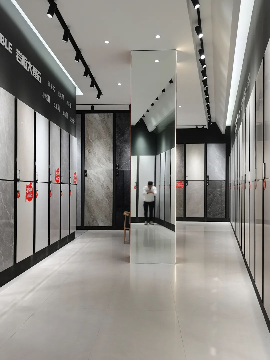 終端風(fēng)采 | 強(qiáng)輝淮南旗艦店,中性格調(diào),以藝術(shù)裝點(diǎn)設(shè)計(圖12) 終端風(fēng)采 | 強(qiáng)輝淮南旗艦店,中性格調(diào),以藝術(shù)裝點(diǎn)設(shè)計(圖12)