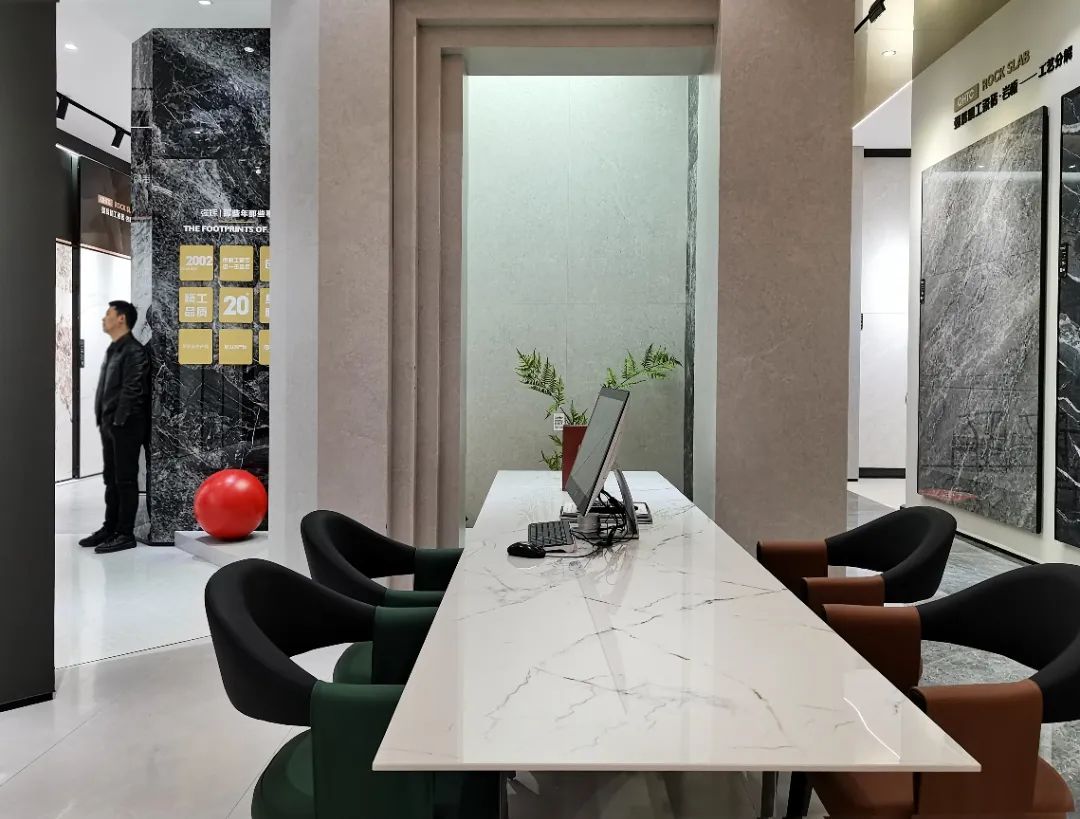 終端風(fēng)采 | 強(qiáng)輝淮南旗艦店,中性格調(diào),以藝術(shù)裝點(diǎn)設(shè)計(圖14) 終端風(fēng)采 | 強(qiáng)輝淮南旗艦店,中性格調(diào),以藝術(shù)裝點(diǎn)設(shè)計(圖14)