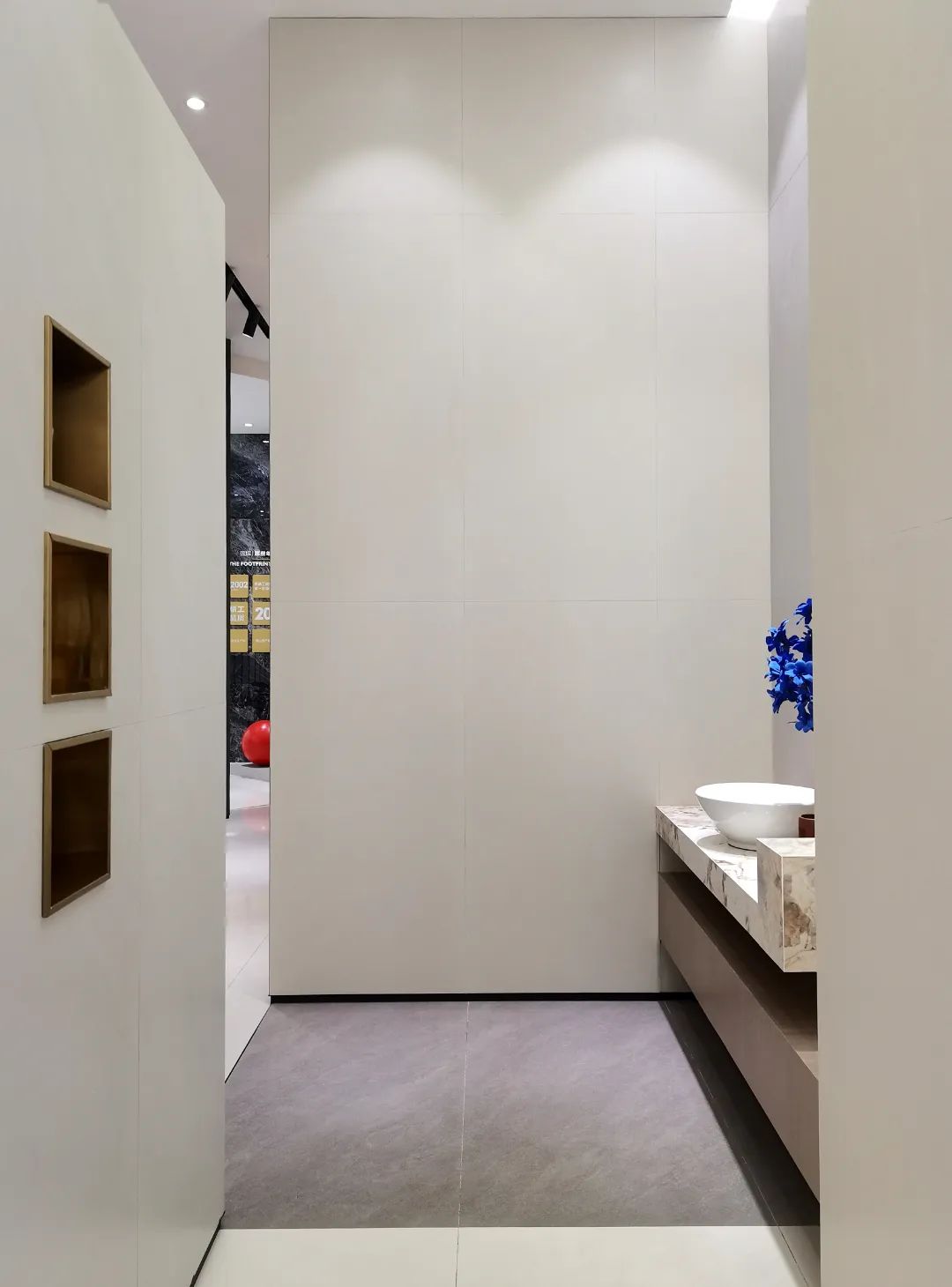 終端風(fēng)采 | 強(qiáng)輝淮南旗艦店,中性格調(diào),以藝術(shù)裝點(diǎn)設(shè)計(圖16) 終端風(fēng)采 | 強(qiáng)輝淮南旗艦店,中性格調(diào),以藝術(shù)裝點(diǎn)設(shè)計(圖16)