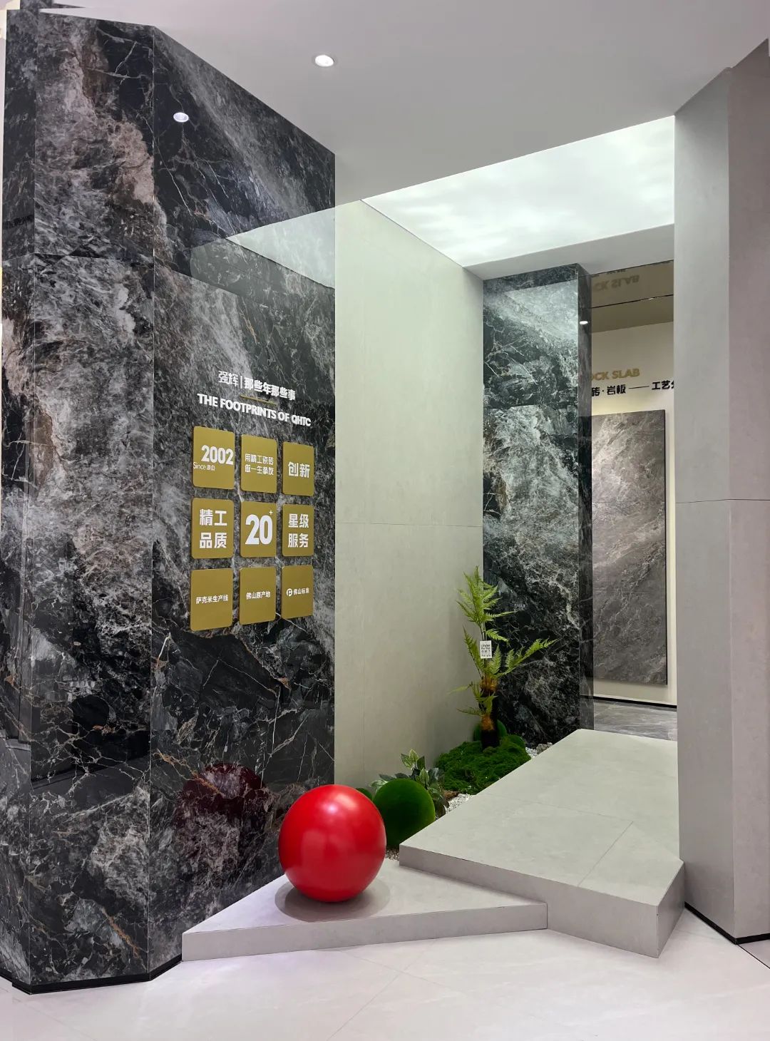 終端風(fēng)采 | 強(qiáng)輝淮南旗艦店,中性格調(diào),以藝術(shù)裝點(diǎn)設(shè)計(圖17) 終端風(fēng)采 | 強(qiáng)輝淮南旗艦店,中性格調(diào),以藝術(shù)裝點(diǎn)設(shè)計(圖17)