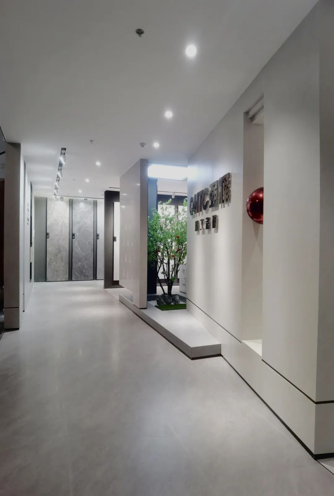 終端風(fēng)采 | 強(qiáng)輝福州旗艦店,邂逅愜意如詩的藝術(shù)空間(圖7) 終端風(fēng)采 | 強(qiáng)輝福州旗艦店,邂逅愜意如詩的藝術(shù)空間(圖7)