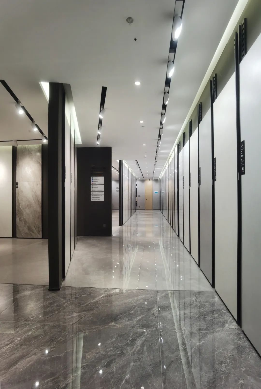 終端風(fēng)采 | 強(qiáng)輝福州旗艦店,邂逅愜意如詩的藝術(shù)空間(圖13) 終端風(fēng)采 | 強(qiáng)輝福州旗艦店,邂逅愜意如詩的藝術(shù)空間(圖13)