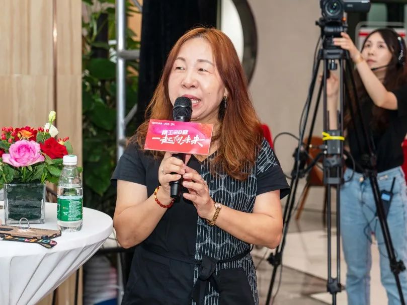 “精工二十載 一起向未來”強輝20周年生日會圓滿成功(圖8) “精工二十載 一起向未來”強輝20周年生日會圓滿成功(圖8)