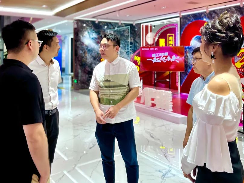 “精工二十載 一起向未來”強輝20周年生日會圓滿成功(圖23) “精工二十載 一起向未來”強輝20周年生日會圓滿成功(圖23)