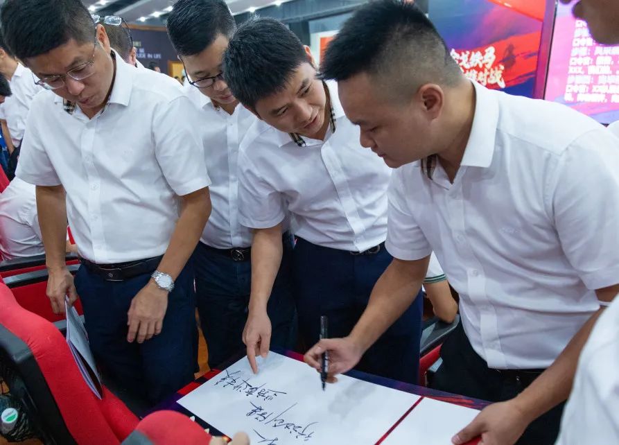 燃!“金戈鐵馬 英雄對戰(zhàn)”強(qiáng)輝營銷PK賽正式開啟(圖6) 燃!“金戈鐵馬 英雄對戰(zhàn)”強(qiáng)輝營銷PK賽正式開啟(圖6)