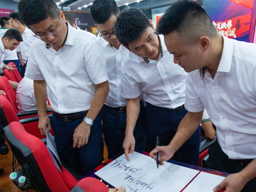 喜訊!強(qiáng)輝品牌榮獲“陶瓷十大品牌”、“消費(fèi)者喜愛十大品牌”獎(jiǎng)項(xiàng)(圖9) 喜訊!強(qiáng)輝品牌榮獲“陶瓷十大品牌”、“消費(fèi)者喜愛十大品牌”獎(jiǎng)項(xiàng)(圖9)