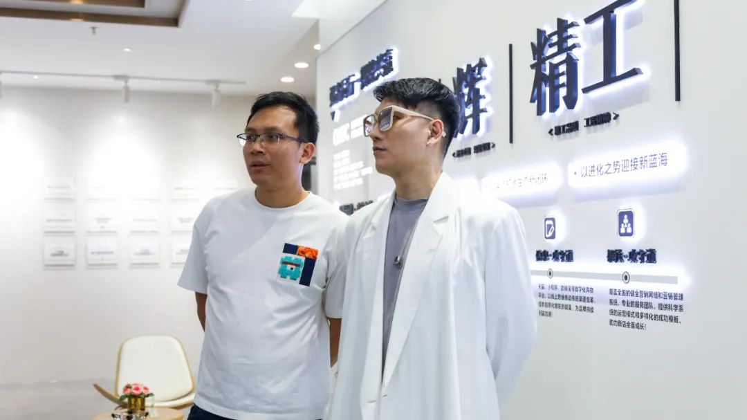 摯友同行追遠(yuǎn)夢(mèng) | 強(qiáng)輝×廣東保時(shí)捷車友會(huì)活動(dòng)圓滿舉行(圖35) 摯友同行追遠(yuǎn)夢(mèng) | 強(qiáng)輝×廣東保時(shí)捷車友會(huì)活動(dòng)圓滿舉行(圖35)