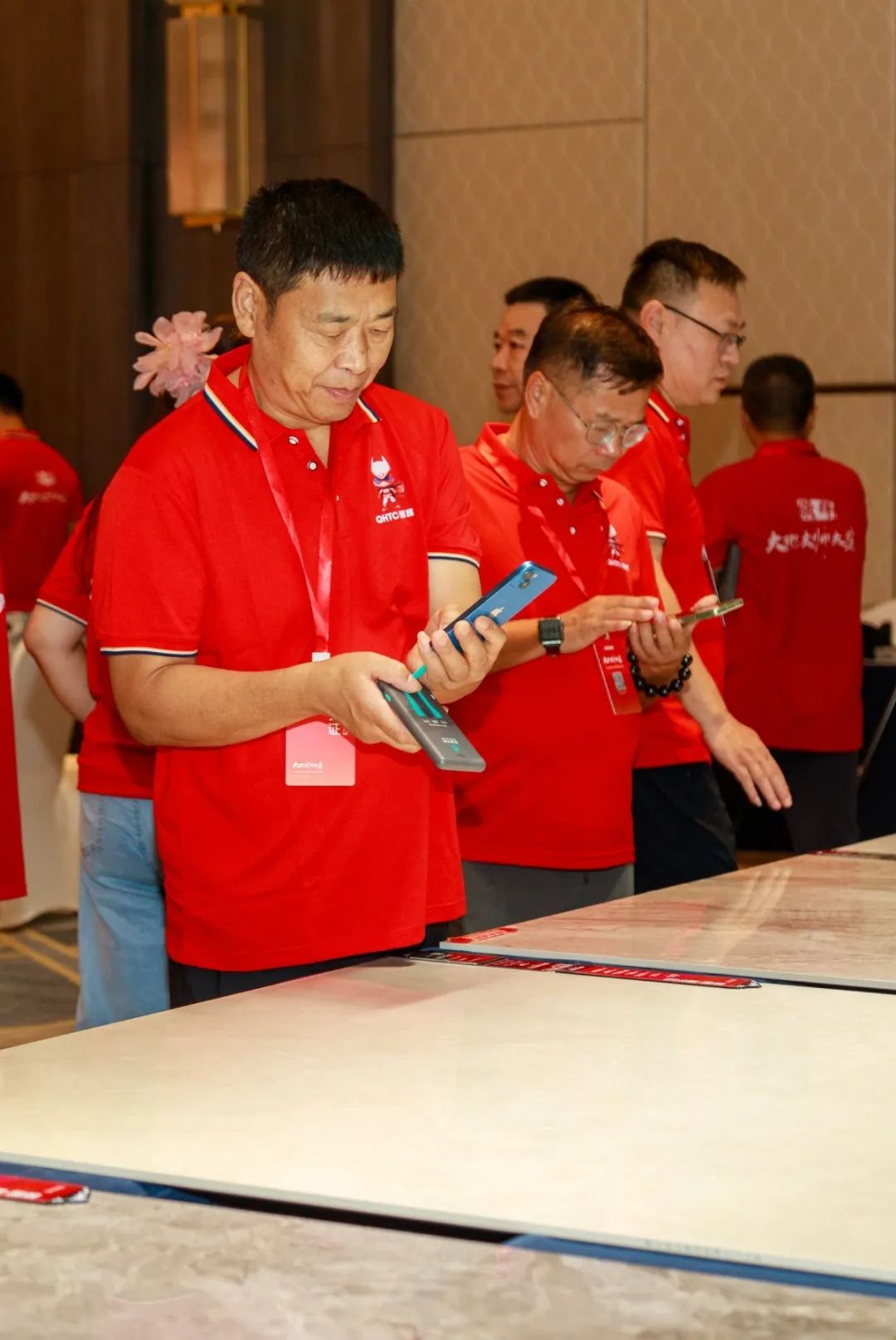 大地·大師·大宅 | 2024強(qiáng)輝精工瓷磚全國(guó)經(jīng)銷商峰會(huì)圓滿舉辦！(圖52)