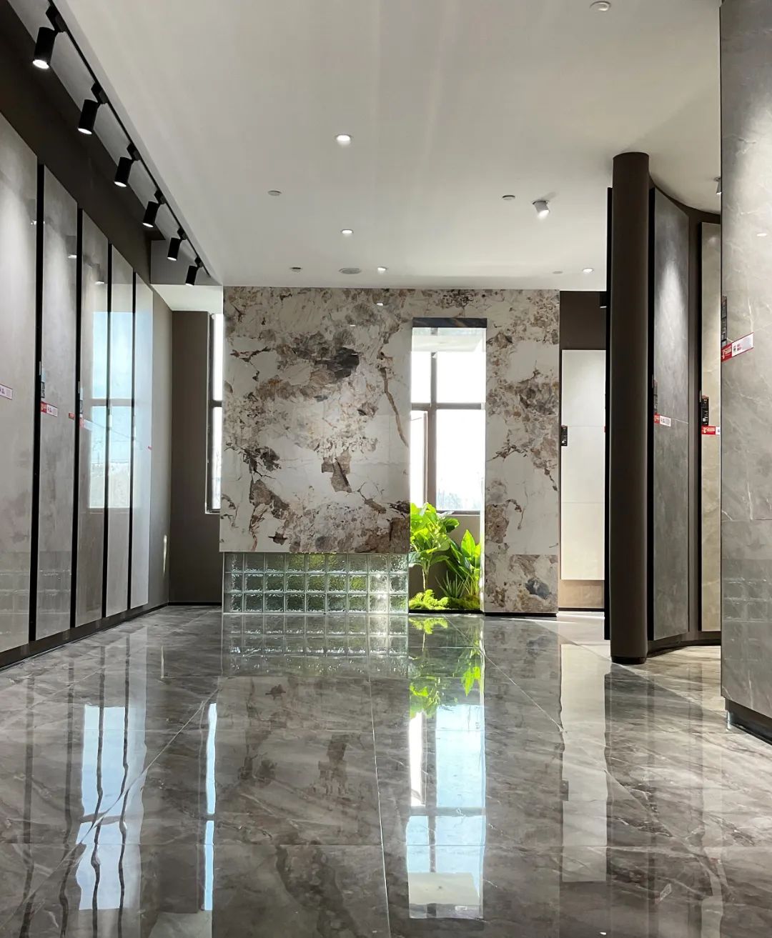 終端風(fēng)采 | 強(qiáng)輝東營旗艦店，探尋質(zhì)感空間的詩意生活(圖9)