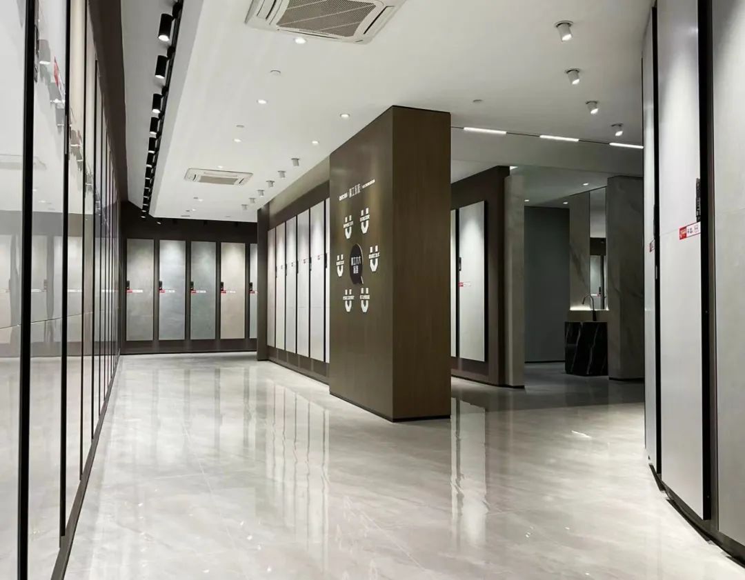 終端風(fēng)采 | 強(qiáng)輝東營旗艦店，探尋質(zhì)感空間的詩意生活(圖11)