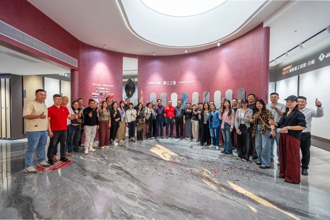 聚勢(shì)共鑒?標(biāo)桿領(lǐng)航 | 強(qiáng)輝2025區(qū)域培訓(xùn)峰會(huì)暨美學(xué)賦能行動(dòng)晉江站圓滿落幕(圖24) 聚勢(shì)共鑒?標(biāo)桿領(lǐng)航 | 強(qiáng)輝2025區(qū)域培訓(xùn)峰會(huì)暨美學(xué)賦能行動(dòng)晉江站圓滿落幕(圖24)