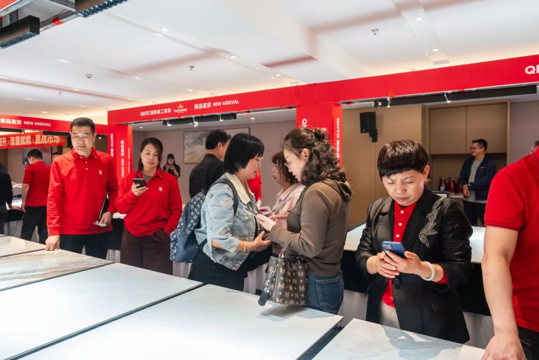 聚勢(shì)共鑒?標(biāo)桿領(lǐng)航 | 強(qiáng)輝2025區(qū)域培訓(xùn)峰會(huì)暨美學(xué)賦能行動(dòng)晉江站圓滿落幕(圖35) 聚勢(shì)共鑒?標(biāo)桿領(lǐng)航 | 強(qiáng)輝2025區(qū)域培訓(xùn)峰會(huì)暨美學(xué)賦能行動(dòng)晉江站圓滿落幕(圖35)