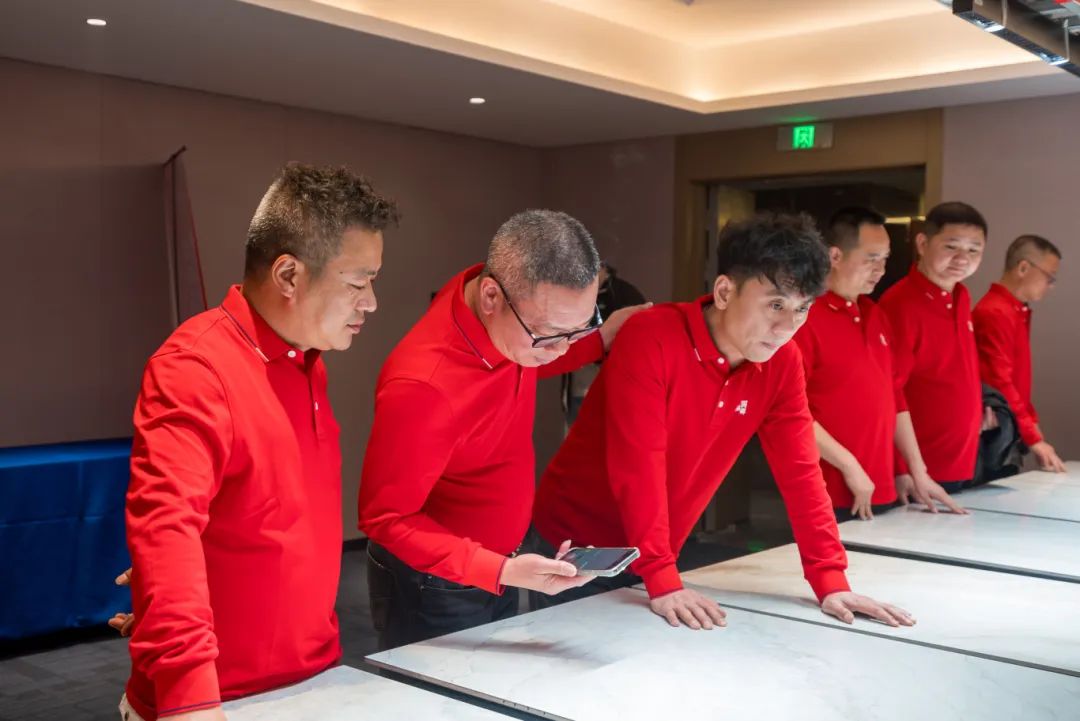 聚勢(shì)共鑒?標(biāo)桿領(lǐng)航 | 強(qiáng)輝2025區(qū)域培訓(xùn)峰會(huì)暨美學(xué)賦能行動(dòng)晉江站圓滿落幕(圖36) 聚勢(shì)共鑒?標(biāo)桿領(lǐng)航 | 強(qiáng)輝2025區(qū)域培訓(xùn)峰會(huì)暨美學(xué)賦能行動(dòng)晉江站圓滿落幕(圖36)