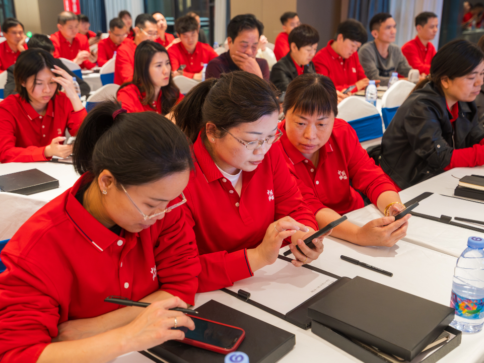 聚勢(shì)共鑒?標(biāo)桿領(lǐng)航 | 強(qiáng)輝2025區(qū)域培訓(xùn)峰會(huì)暨美學(xué)賦能行動(dòng)晉江站圓滿落幕(圖10) 聚勢(shì)共鑒?標(biāo)桿領(lǐng)航 | 強(qiáng)輝2025區(qū)域培訓(xùn)峰會(huì)暨美學(xué)賦能行動(dòng)晉江站圓滿落幕(圖10)