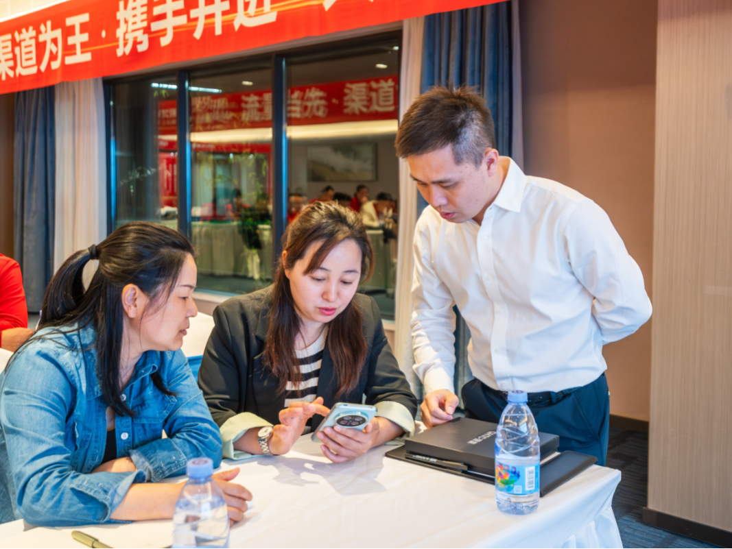 聚勢(shì)共鑒?標(biāo)桿領(lǐng)航 | 強(qiáng)輝2025區(qū)域培訓(xùn)峰會(huì)暨美學(xué)賦能行動(dòng)晉江站圓滿落幕(圖11) 聚勢(shì)共鑒?標(biāo)桿領(lǐng)航 | 強(qiáng)輝2025區(qū)域培訓(xùn)峰會(huì)暨美學(xué)賦能行動(dòng)晉江站圓滿落幕(圖11)