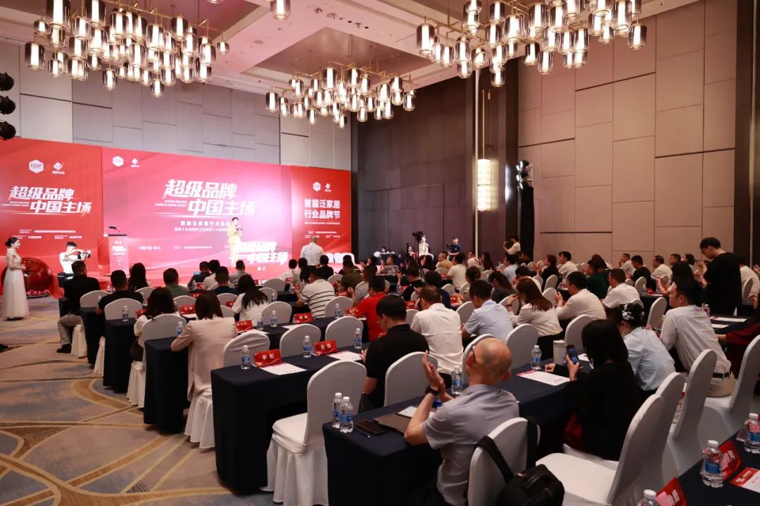 喜報 | 祝賀強輝品牌榮獲“陶瓷一線品牌”、“陶瓷十大品牌”雙料大獎